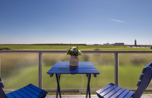 Juist Apartment | Modern vacation apartment in a prime location with harbor view