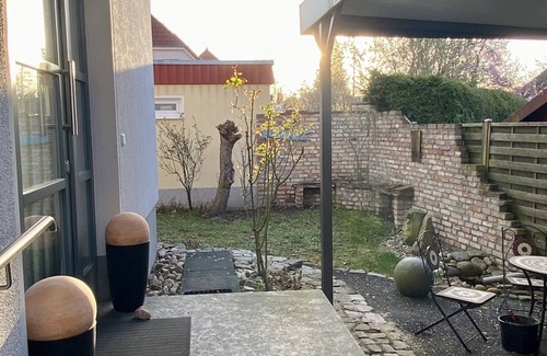 Nordliche Ortsteile House | Modern vacation home/vacation apartment by the castle park and lake, fireplace, bathing area
