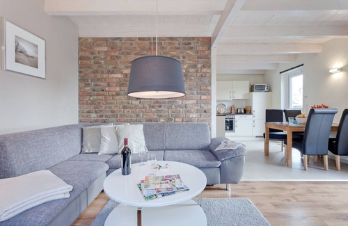 Zingst House | Modern vacation home with garden & terrace, 500m to the beach, free WLAN