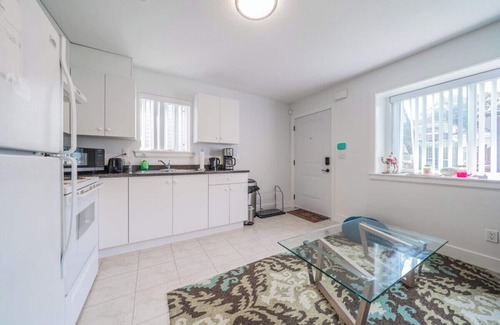 Renfrew-Collingwood House | Modern/Vancouver & Burnaby/ Minutes to Downtown