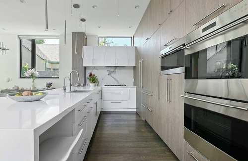Venice House | Modern Venice Sanctuary- heal in the treasured home in this inspiring location.