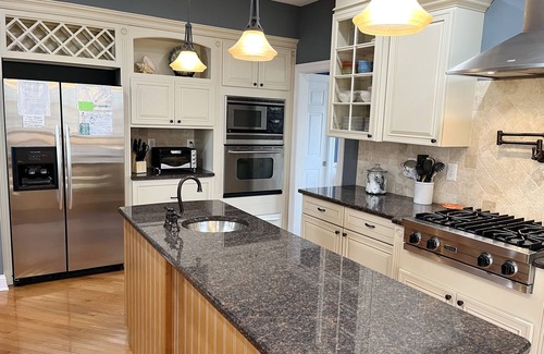 Cape May House | Modern Victorian, within town center, 2 blocks to beach, minutes walk to mall.