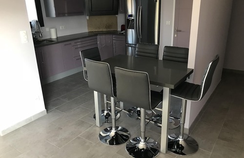 Gastes Villa | MODERN VILLA 2 steps from the lake