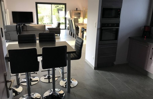 Gastes Villa | MODERN VILLA 2 steps from the lake