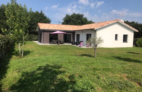 Gastes Villa | MODERN VILLA 2 steps from the lake