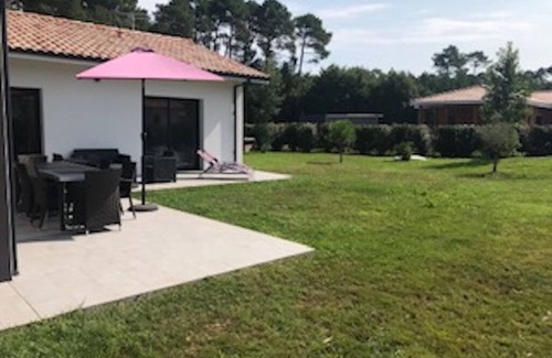 Gastes Villa | MODERN VILLA 2 steps from the lake