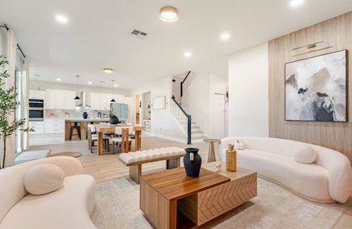 Southeast Orlando House | Modern Villa 3BR, 2.5BA, Clubhouse, Tennis, Pool, Playground