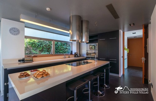 Sitges Villa | Modern Villa Arago with sea views and private pool