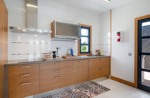 Playa Blanca Villa | Modern Villa Close to Beach with Pool, Sauna, Whirlpool and Terrace