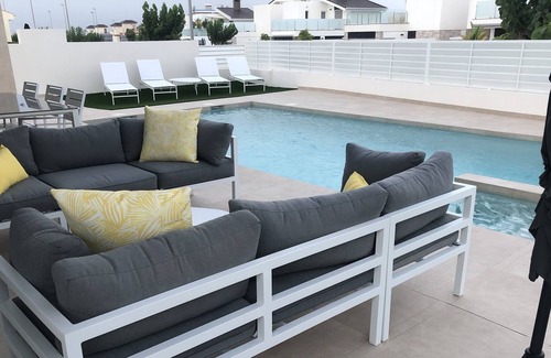 Elche House | Modern Villa comfort