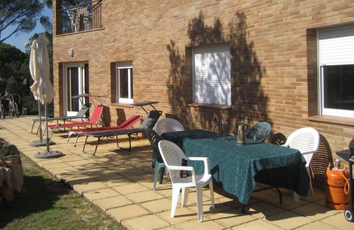 Santa Maria de Solius Villa | Modern villa in rural setting sleeps 10. Ideal for familys