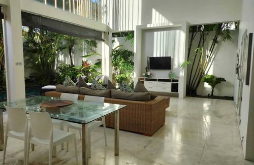 Drupadi Villa | Modern Villa in Seminyak, 5 bedrooms with 2 pools