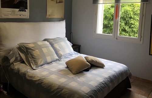 Graveson Villa | Modern villa in the countryside, fenced swimming pool, 100% independent and private air conditioning