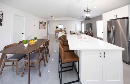 Lake Worth House | Modern Villa in West Palm Beach