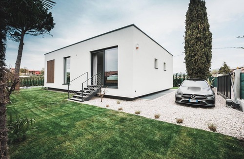 Bardolino House | Modern Villa "Montelino Boutiquehouse " with Pool, Wi-Fi, Air Conditioning & Terrace