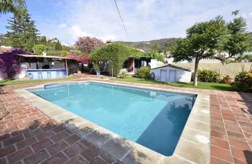 Velilla-Taramay House | Modern villa on the beach, large private pool, BBQ, many flowers very quiet.