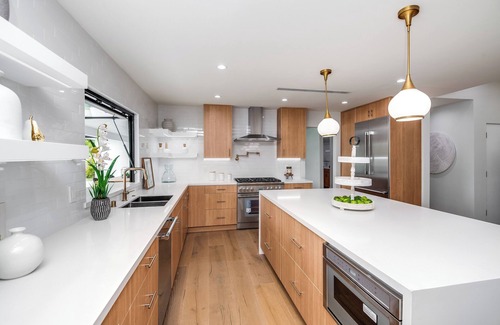 Woodland Hills Villa | MODERN VILLA POOL BASKETBALL COURT
