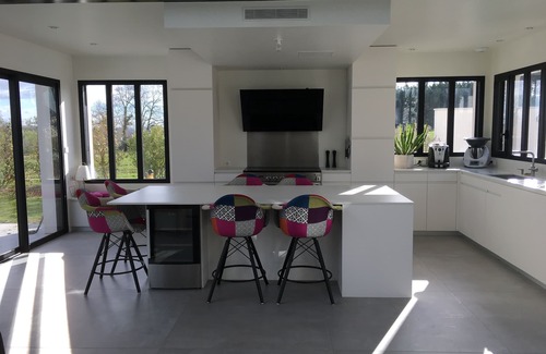 Rouffiac-Tolosan House | Modern villa with swimming pool, large terrace and pétanque court