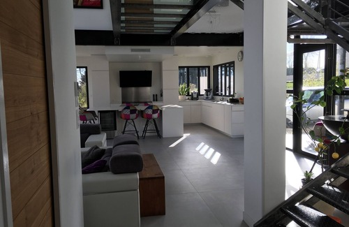 Rouffiac-Tolosan House | Modern villa with swimming pool, large terrace and pétanque court