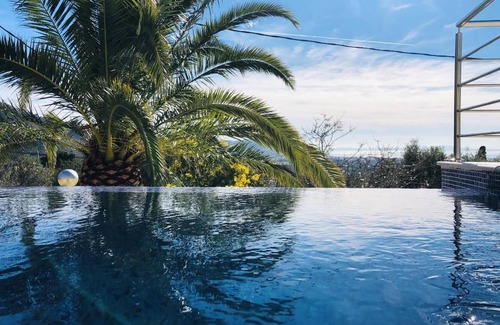 El Mas Fumats Villa | Modern villa with stunning views over the Bay of Roses