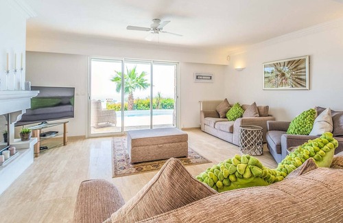 Espero-Pax House | Modern villa with swimming pool