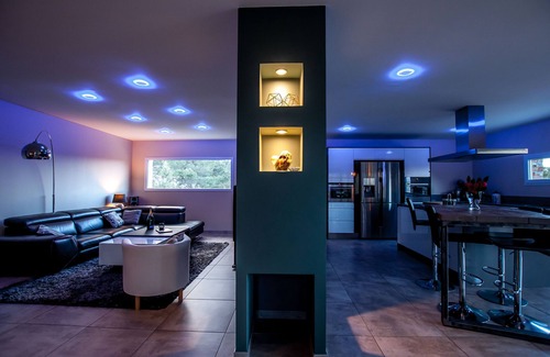 Mercuer House | modern villa with heated pool and jaccuzzi for 6 people, classified 4 *