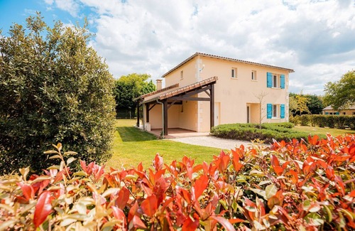 Vasles Villa | Modern villa with large garden