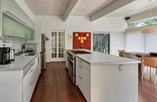 Port Jervis Villa | Modern Villa with private pond near Legoland and Delaware River.