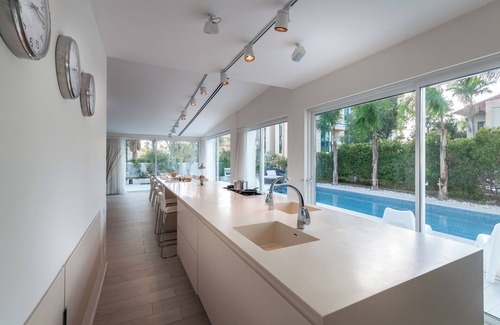 Herzliya Pituach House | Modern Villa with pool next the Beach
