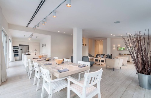 Herzliya Pituach House | Modern Villa with pool next the Beach