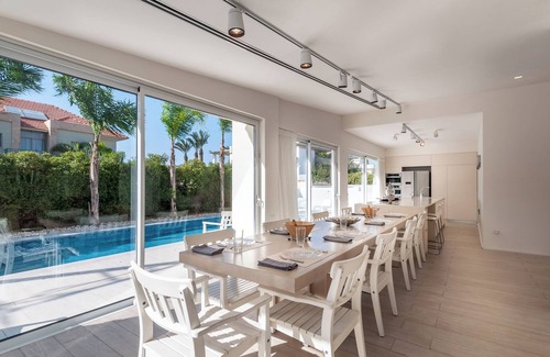 Herzliya Pituach House | Modern Villa with pool next the Beach
