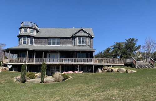 Lagoon Heights House | Modern Vineyard Home with Pool, Hot Tub and Pond