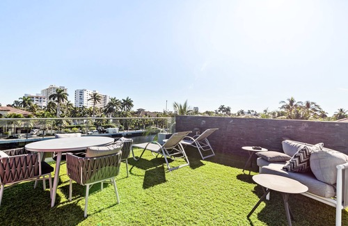 Downtown Fort Lauderdale House | Modern Waterfront Mansion in the heart of Las Olas minutes from the Beach