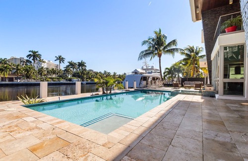 Downtown Fort Lauderdale House | Modern Waterfront Mansion in the heart of Las Olas minutes from the Beach