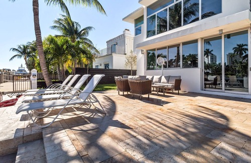 Downtown Fort Lauderdale House | Modern Waterfront Mansion in the heart of Las Olas minutes from the Beach