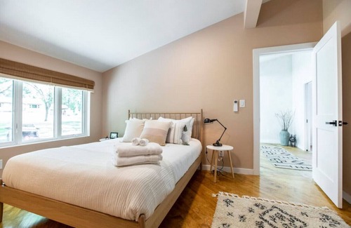 Town of Marbletown House | Modern waterfront on Esopus Creek in Kingston