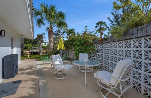 Lake Park Apartment | Modern Waterfront Studio - Minutes to the Beach and Downtown Naples