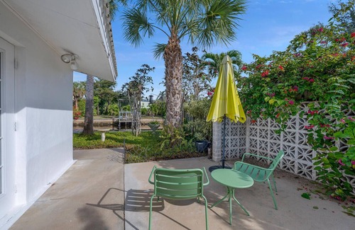 Lake Park Apartment | Modern Waterfront Studio - Minutes to the Beach and Downtown Naples