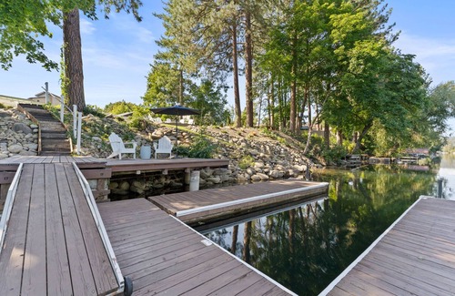 Millwood House | Modern WATERFRONT w/Private Dock+ Fire Pit+ BBQ+ King Bed