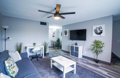 Tampa Condo | Modern Waterview 2BR Condo Mins From Airport