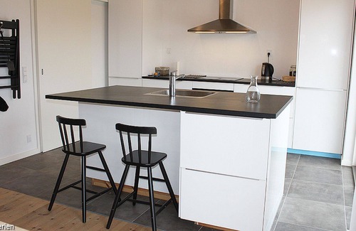Arø House | Modern, well-equipped holiday home on a large property very close to the water