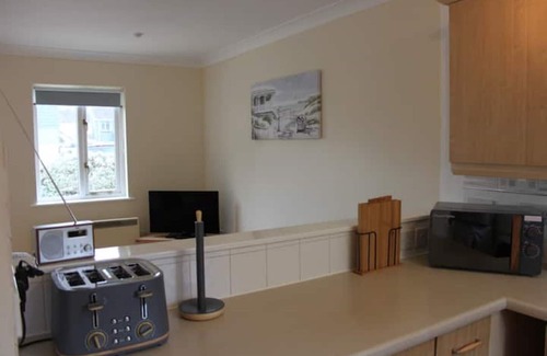 Falmouth Cottage | Modern, well equipped cottage close to the sea.