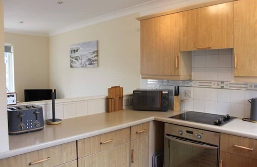 Falmouth Cottage | Modern, well equipped cottage close to the sea.