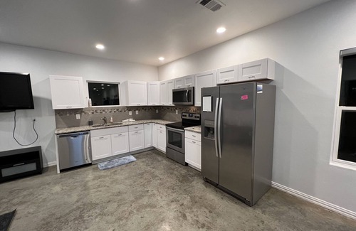 West Dallas House | Modern West-Dallas 4 Bedroom Charmer in the City