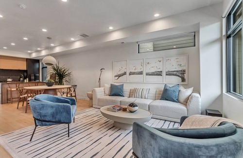 People's Freeway House | Modern West Townhome: 3BR/3.5BA. 2 King Suites + Queen Suite Downstairs