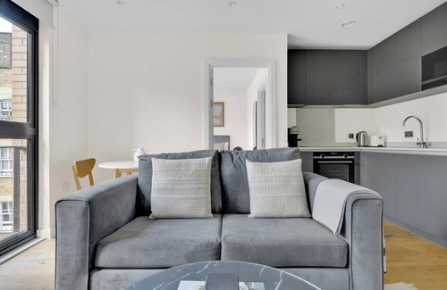 Tower Hill Apartment | Modern Whitechapel 1BR w/Roof Terrace, 2 mins to Aldgate East