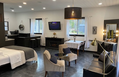 Little Falls Apartment | MODERN WILLOW STUDIO. Spacious, cozy, wooded, 4 minutes from Little Falls.