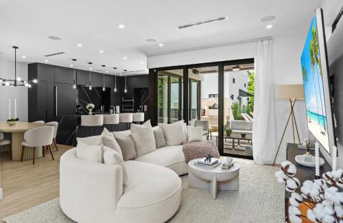 Buena Vista Villa | Modern Zen Oasis in Design District Sleeps 16