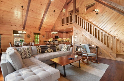 Aska Cabin | Modern3BR, Mountain Views, Game Room