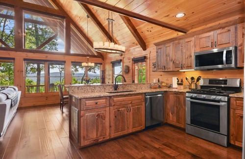 Aska Cabin | Modern3BR, Mountain Views, Game Room